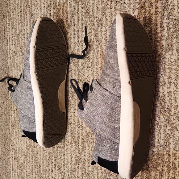 Grey Women's TOMS Sneakers in Size 8 - Picture 7 of 9